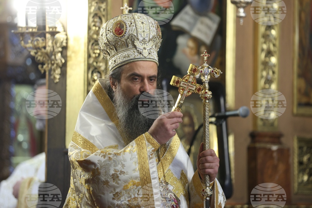 На днешната Неделя Кръстопоклонна патриарх Даниил ще отслужи света Василиева литургия в столичния храм „Въздвижение на Честния Кръст Господен“