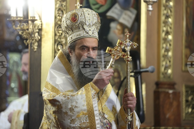 На днешната Неделя Кръстопоклонна патриарх Даниил ще отслужи света Василиева литургия в столичния храм „Въздвижение на Честния Кръст Господен“