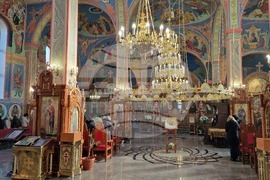 Шумен - храм „Свети Три Светители“ - литургия