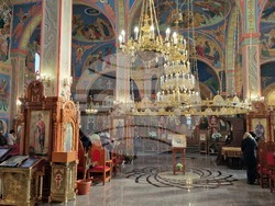 Шумен - храм „Свети Три Светители“ - литургия