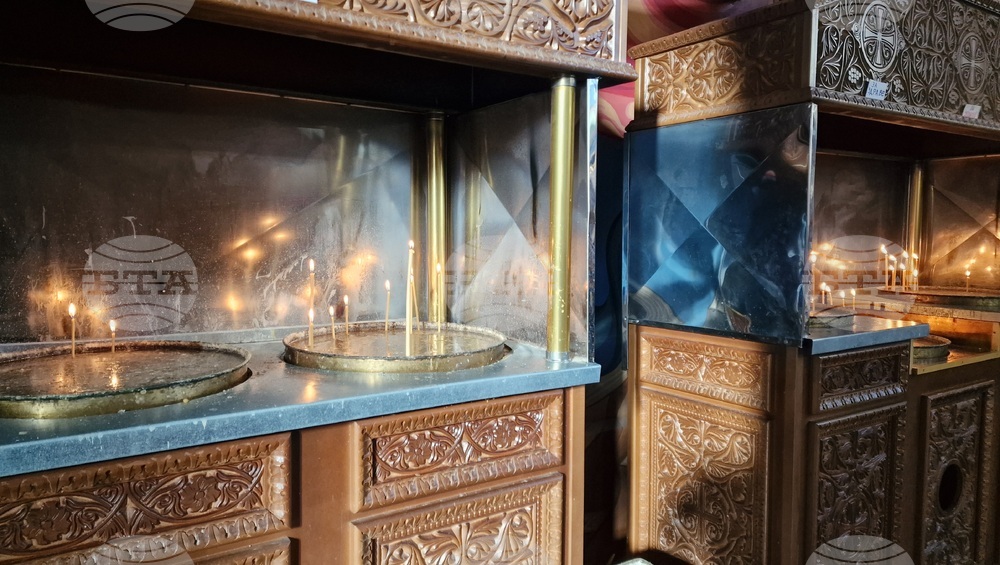 Шумен - храм „Свети Три Светители“ - литургия