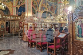 Шумен - храм „Свети Три Светители“ - литургия