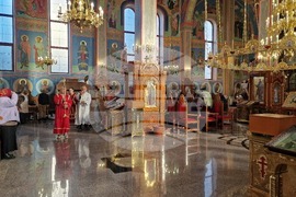 Шумен - храм „Свети Три Светители“ - литургия