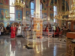 Шумен - храм „Свети Три Светители“ - литургия