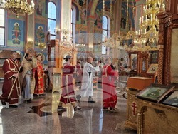 Шумен - храм „Свети Три Светители“ - литургия