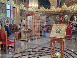 Шумен - храм „Свети Три Светители“ - литургия