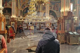 Шумен - храм „Свети Три Светители“ - литургия