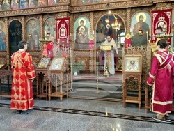 Шумен - храм „Свети Три Светители“ - литургия