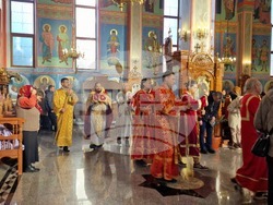 Шумен - храм „Свети Три Светители“ - литургия