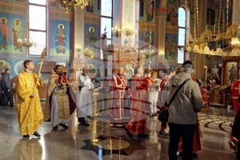 Шумен - храм „Свети Три Светители“ - литургия