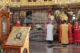 Шумен - храм „Свети Три Светители“ - литургия