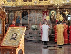 Шумен - храм „Свети Три Светители“ - литургия