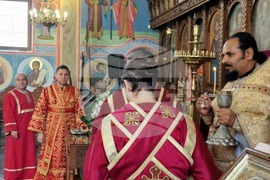 Шумен - храм „Свети Три Светители“ - литургия