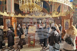 Шумен - храм „Свети Три Светители“ - литургия