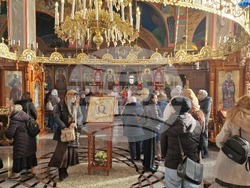 Шумен - храм „Свети Три Светители“ - литургия