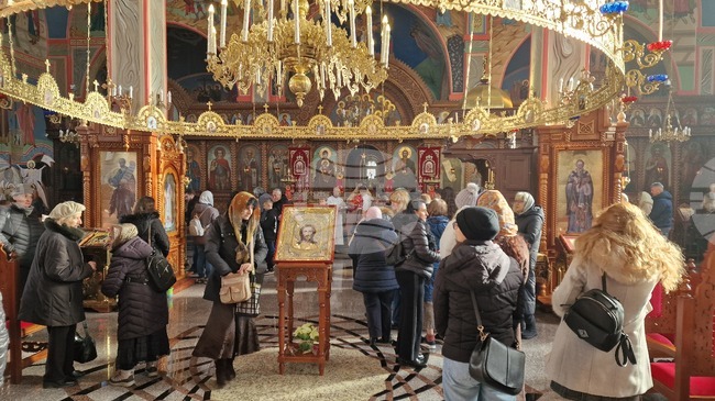 Не забравяйте, че с труд, пост и молитва се постига всичко, каза отец Иван в храма "Свети Три Светители" в Шумен