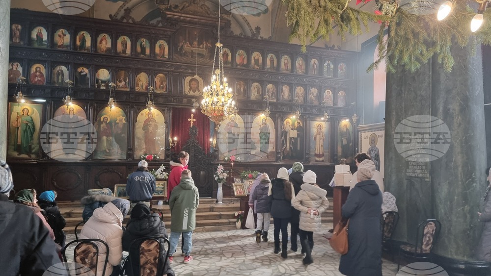 Добрич - храм „Св. Троица“ - неделна литургия