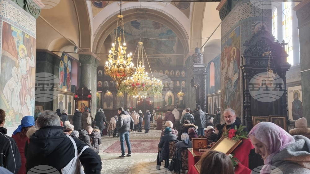 Добрич - храм „Св. Троица“ - неделна литургия