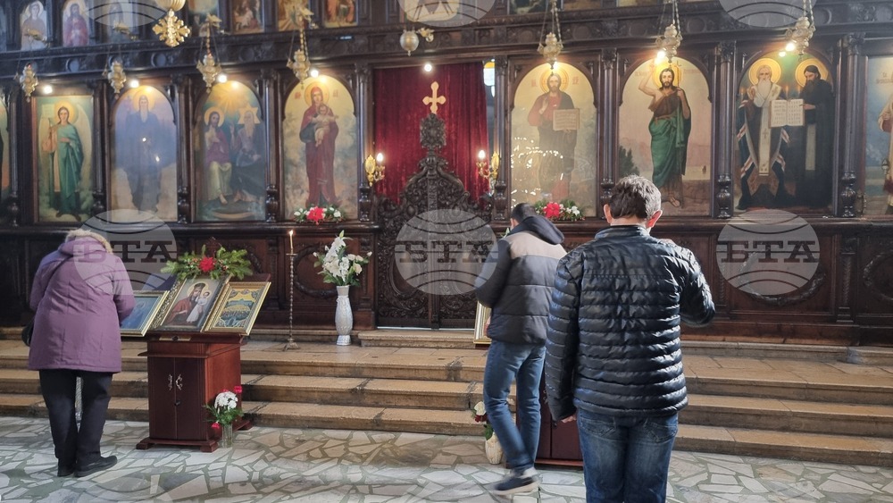 Добрич - храм „Св. Троица“ - неделна литургия