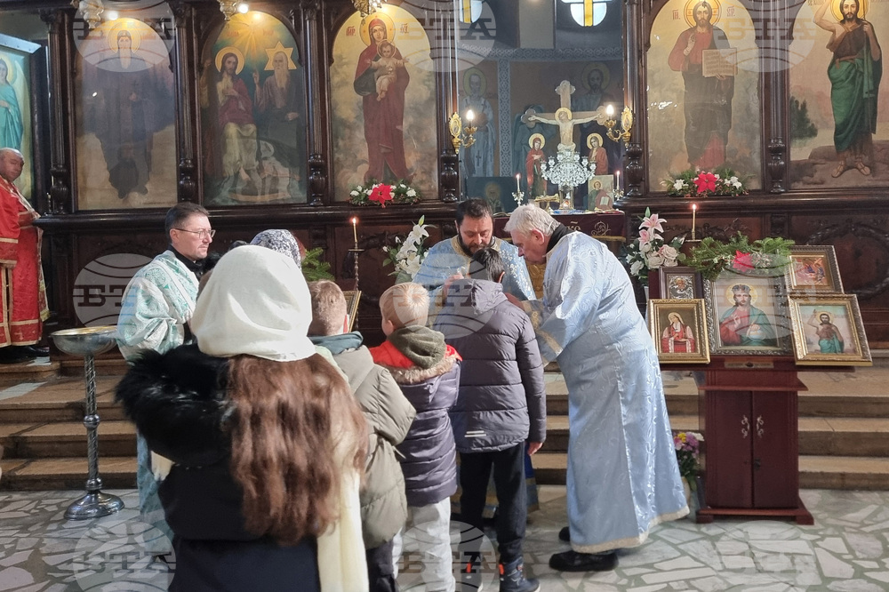 Добрич - храм „Св. Троица“ - неделна литургия