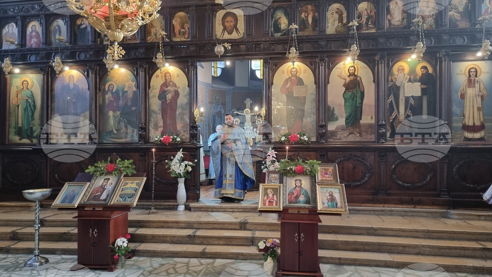 Добрич - храм „Св. Троица“ - неделна литургия