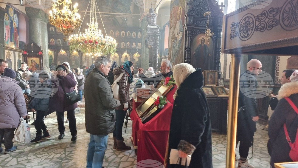 Добрич - храм „Св. Троица“ - неделна литургия