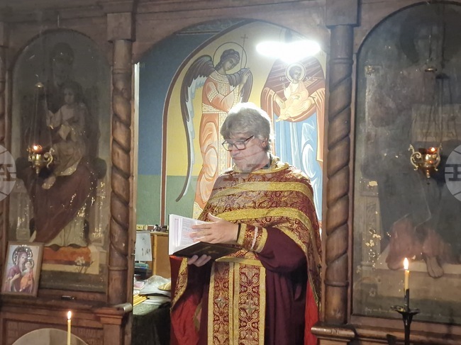 Традицията повелява да подготвим нашите домове за поръсване със свещената богоявленска вода, каза отец Славчо Иванов във Велико Търново