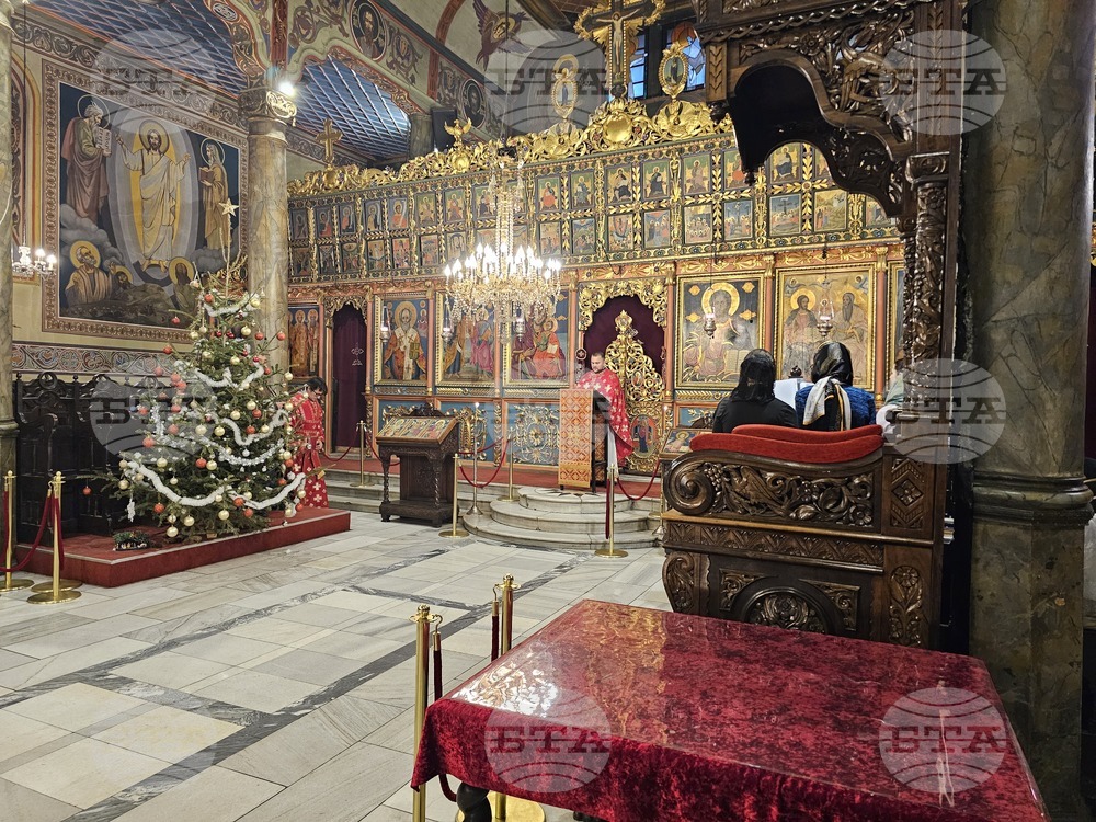 Русе - храм „Света Троица“ - литургия