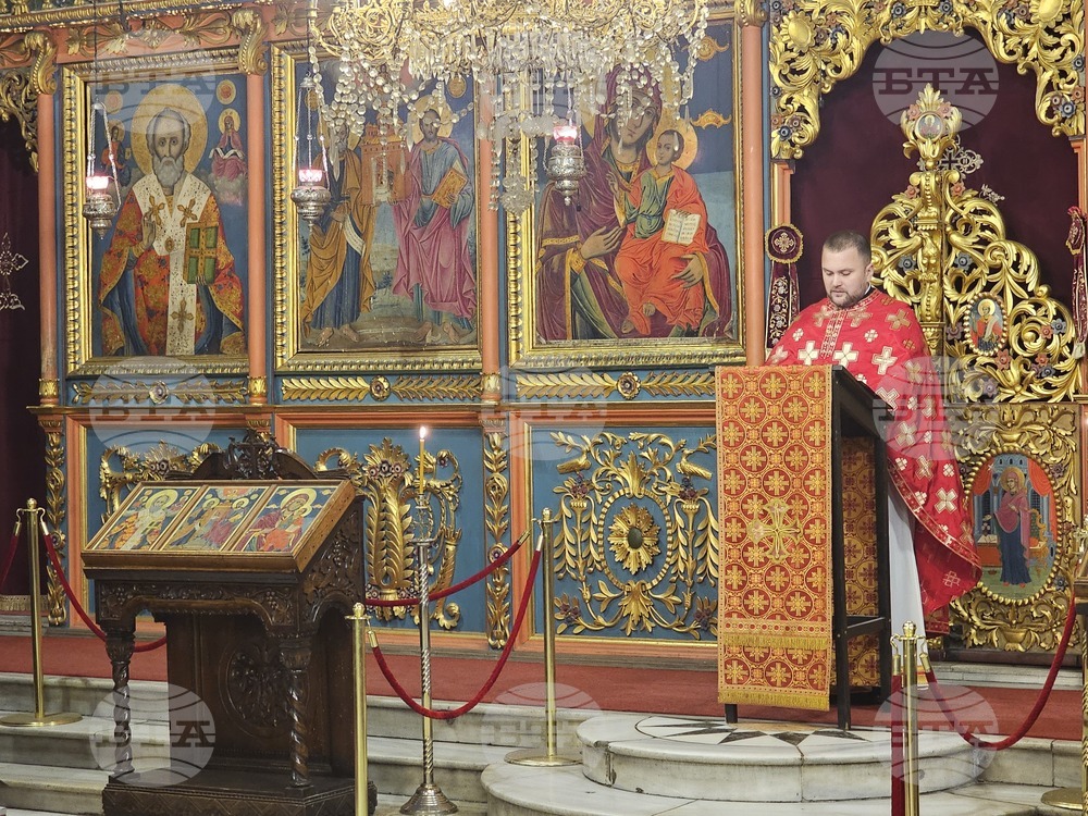 Русе - храм „Света Троица“ - литургия