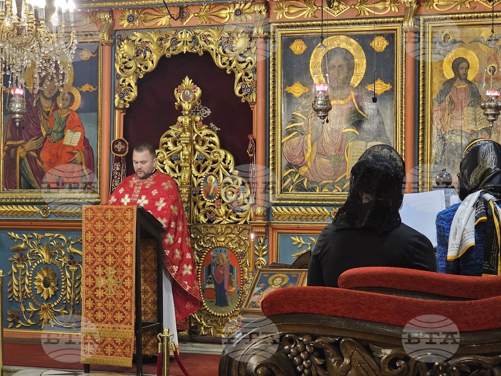 Русе - храм „Света Троица“ - литургия