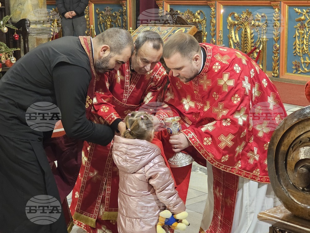 Русе - храм „Света Троица“ - литургия