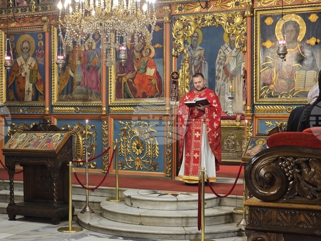 Русе - храм „Света Троица“ - литургия