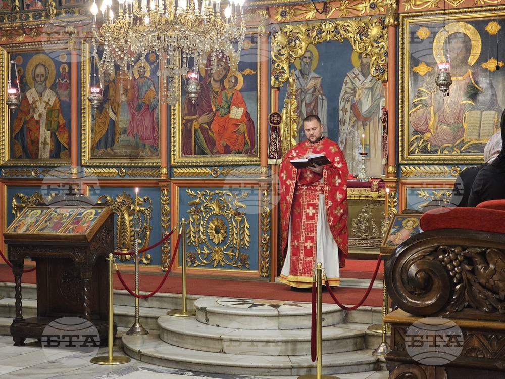 Русе - храм „Света Троица“ - литургия