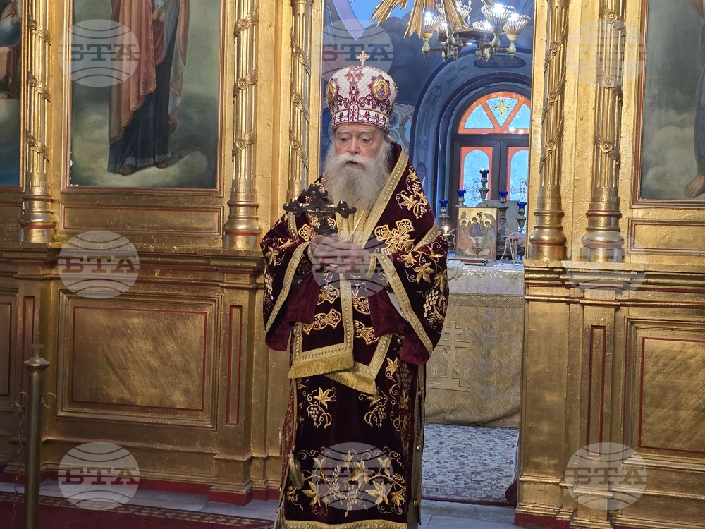 Ловеч - храм „Света Троица“ - литургия