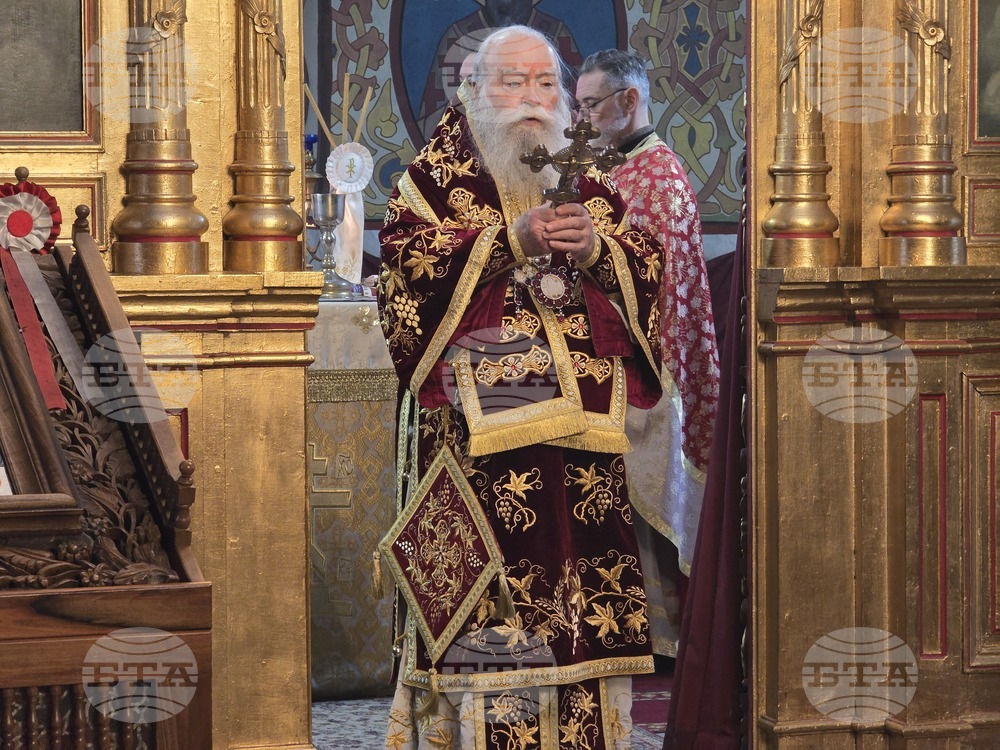 Ловеч - храм „Света Троица“ - литургия