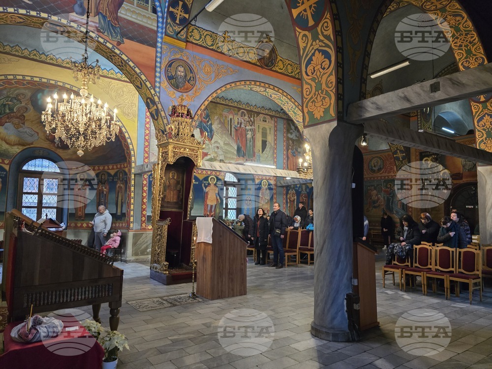 Ловеч - храм „Света Троица“ - литургия