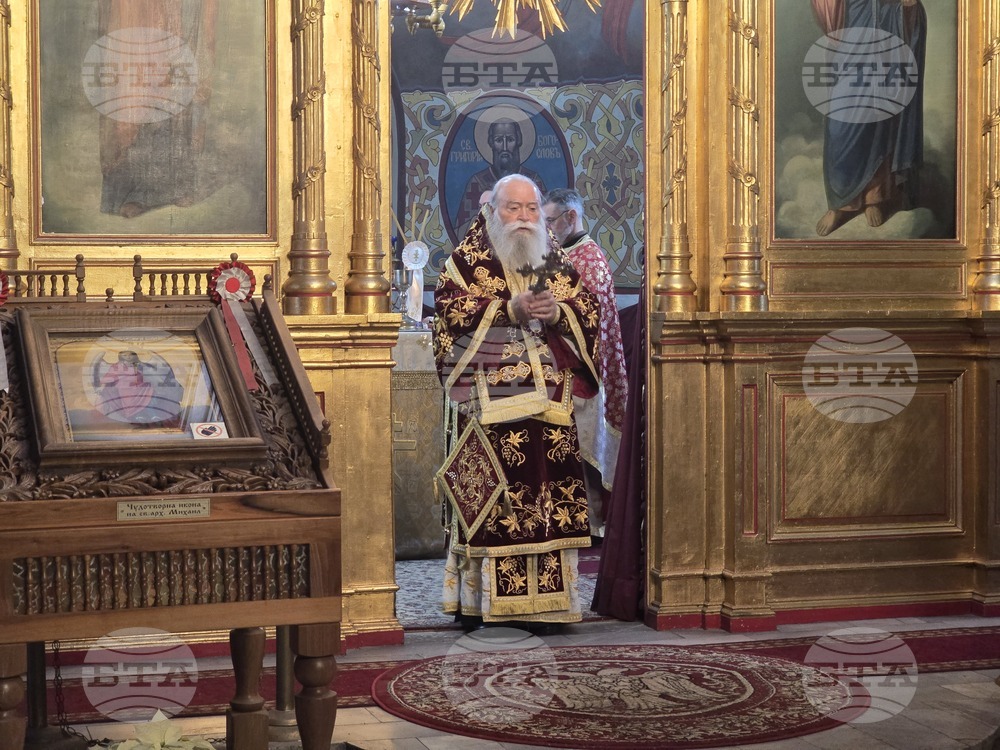 Ловеч - храм „Света Троица“ - литургия