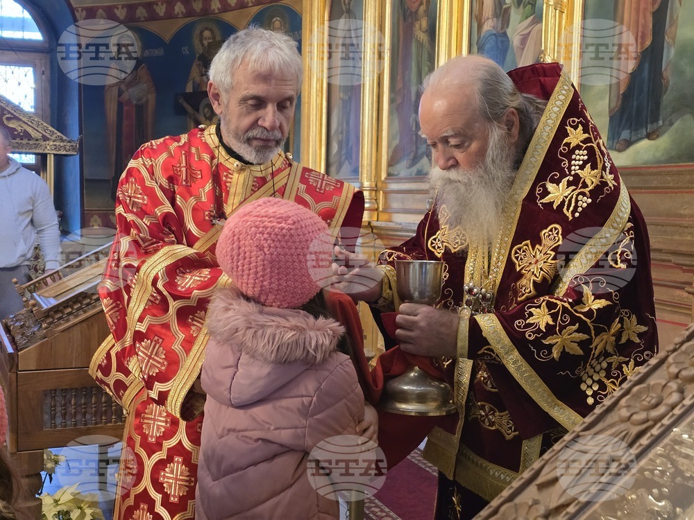 Ловеч - храм „Света Троица“ - литургия