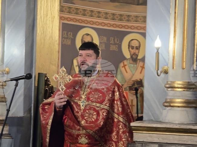 Покайте се, понеже се приближи Царството небесно, призова отец Милен от плевенския храм "Света Параскева", като цитира св. Йоан Кръстител