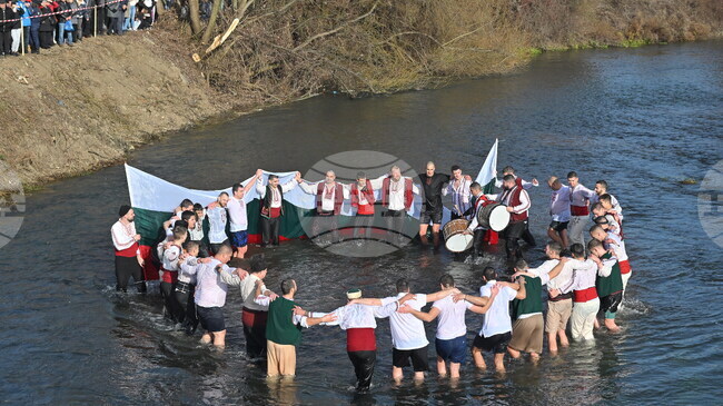 Ритуали за хвърляне на богоявленския кръст ще има в повечето общини в област Монтана