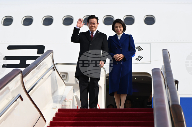 Си Цзинпин се срещна с южнокорейския президент И Дже-мьон в Пекин на фона на напрежението между Китай и Япония 