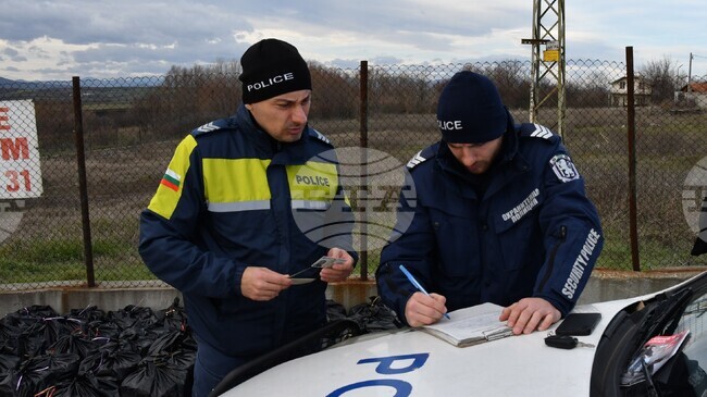Забранени за използване в ЕС препарати за растителна защита са открити в микробус при проверка на полицията в Хасково