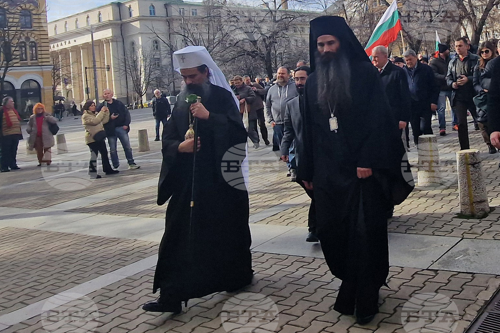 Патриарх Даниил - света литургия - шествие