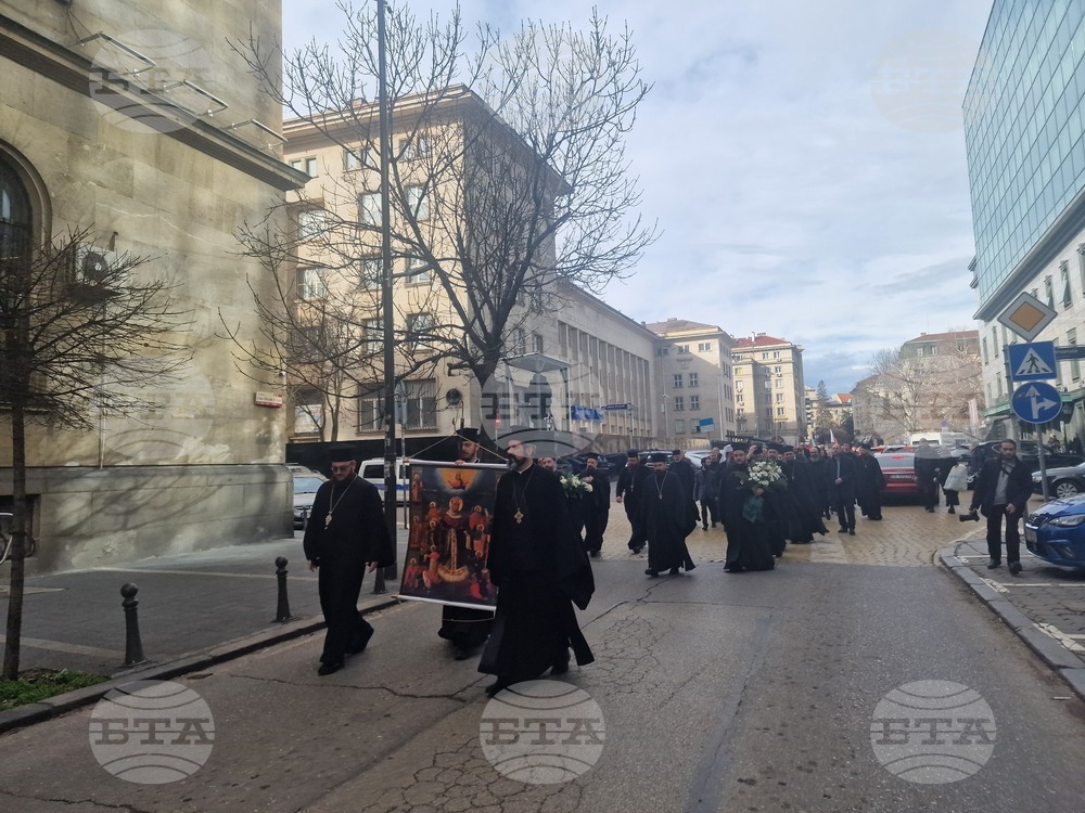 Патриарх Даниил - света литургия - шествие