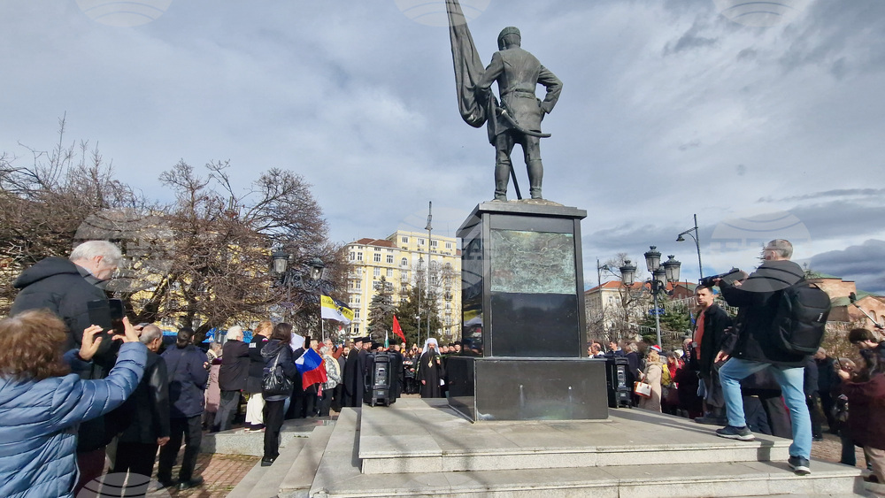 Патриарх Даниил - света литургия - шествие