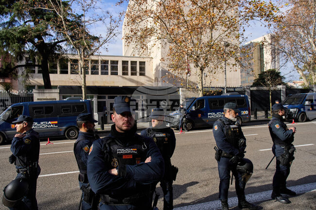 Испанската полиция арестува китайски собственик на фризьорски салон по подозрения във финансиране на "Хамас"