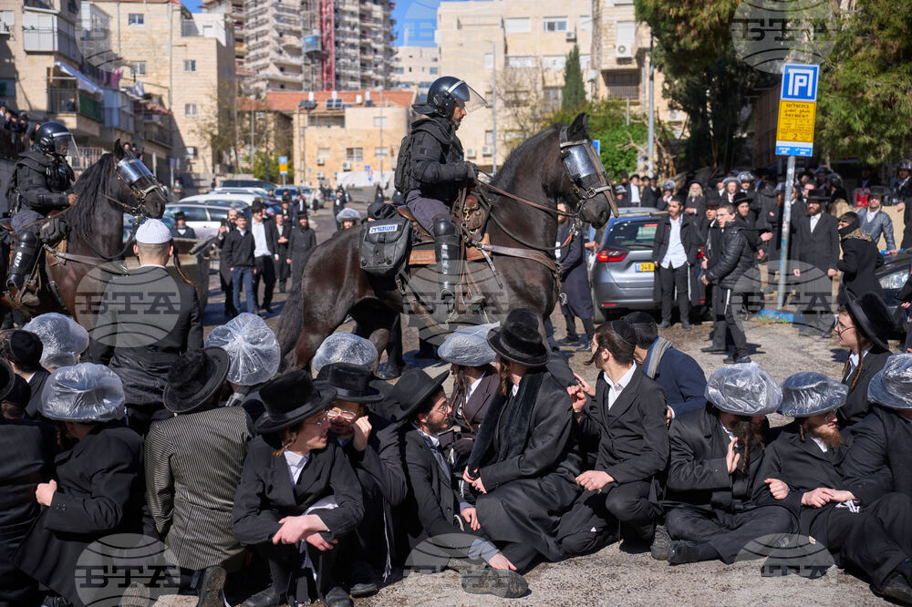 Хиляди ултраортодоксални евреи протестираха в Йерусалим срещу наборната военна служба в израелската армия