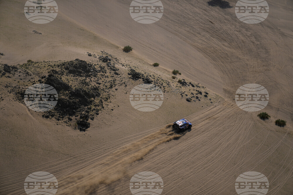 Сет Кинтеро при автомобилите и Даниел Сандърс при моторите са победителите във втория етап на Рали Дакар