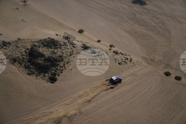 Сет Кинтеро при автомобилите и Даниел Сандърс при моторите са победителите във втория етап на Рали Дакар