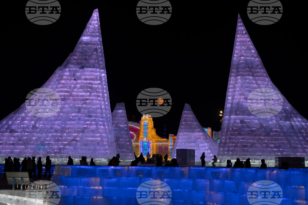 Фестивалът на ледените скулптури преобразява китайския град Харбин 